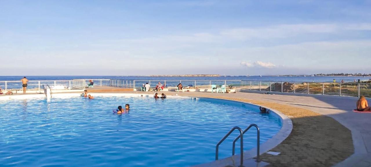 クルドサックFront Line Unit 520 Ft2 - 48 M2, On Second Floor, Stunning Ocean Viewアパートメント エクステリア 写真